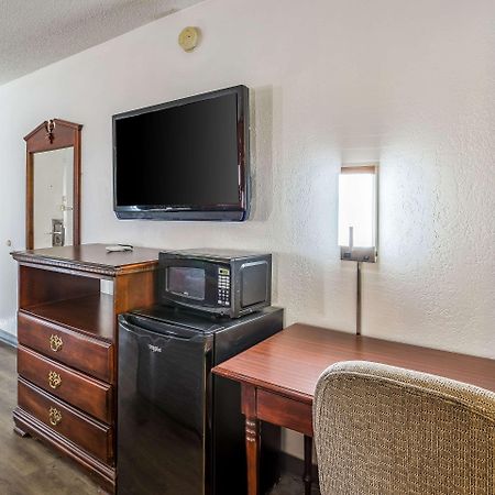 Econo Lodge Durant Bagian luar foto
