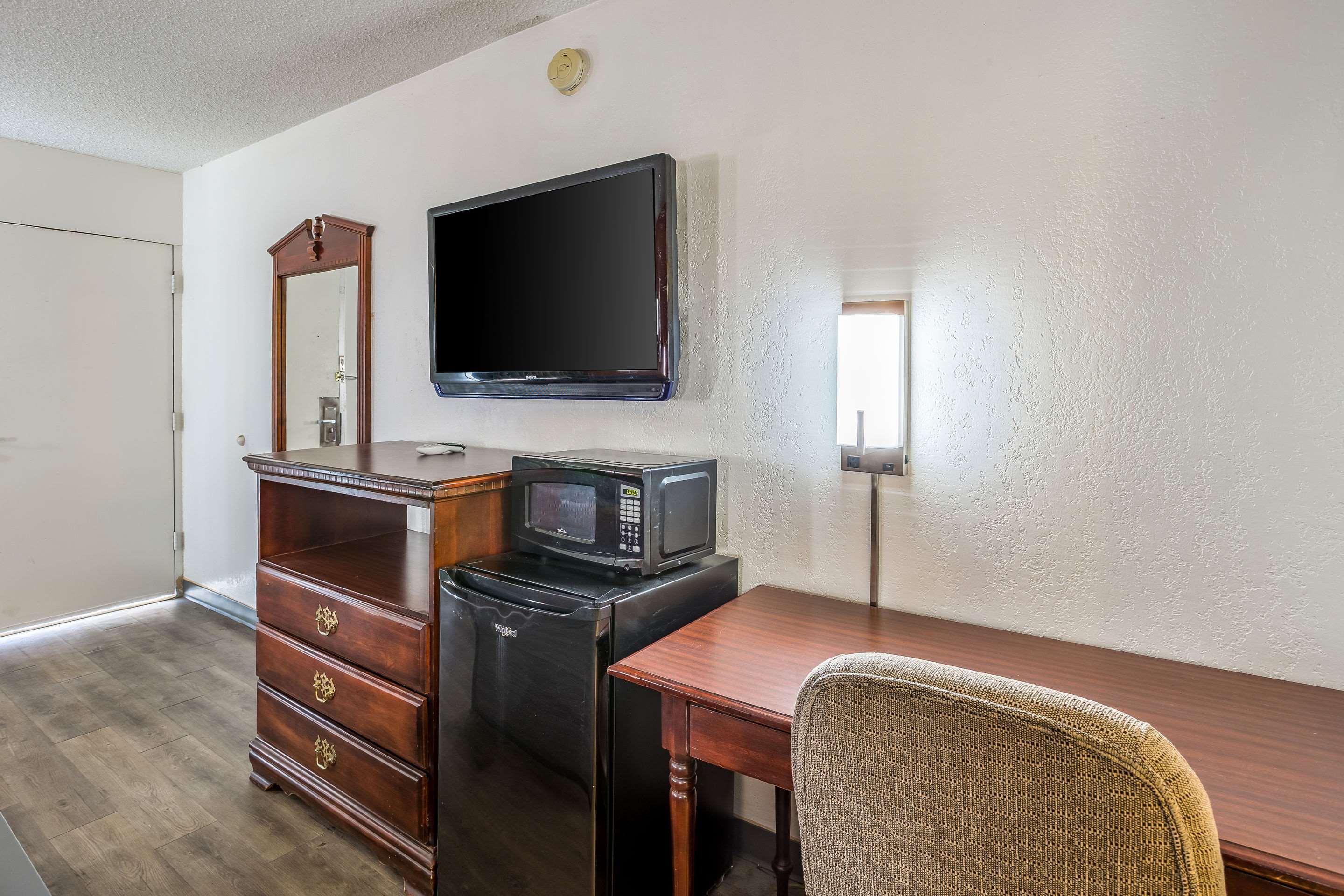 Econo Lodge Durant Bagian luar foto