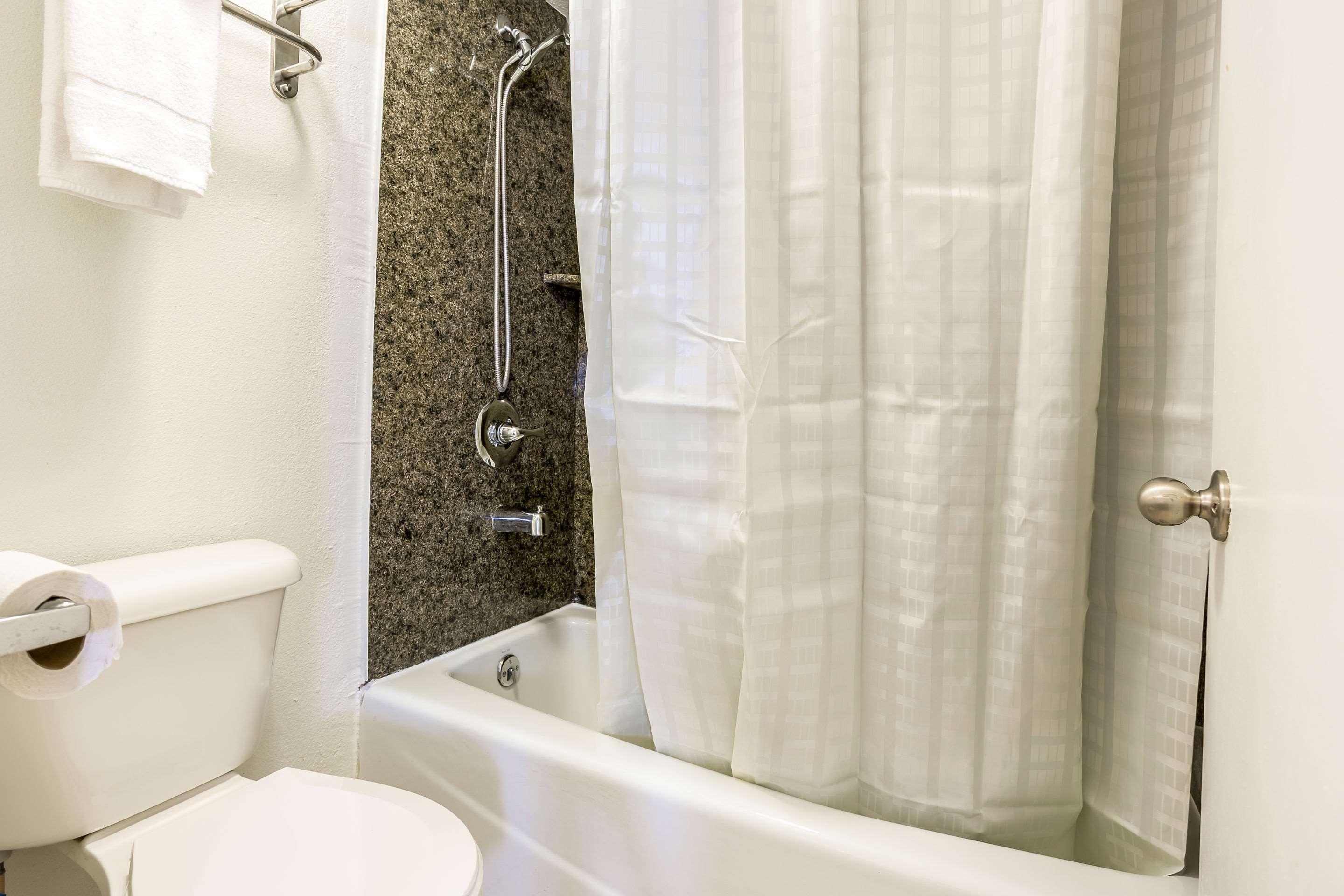 Econo Lodge Durant Bagian luar foto