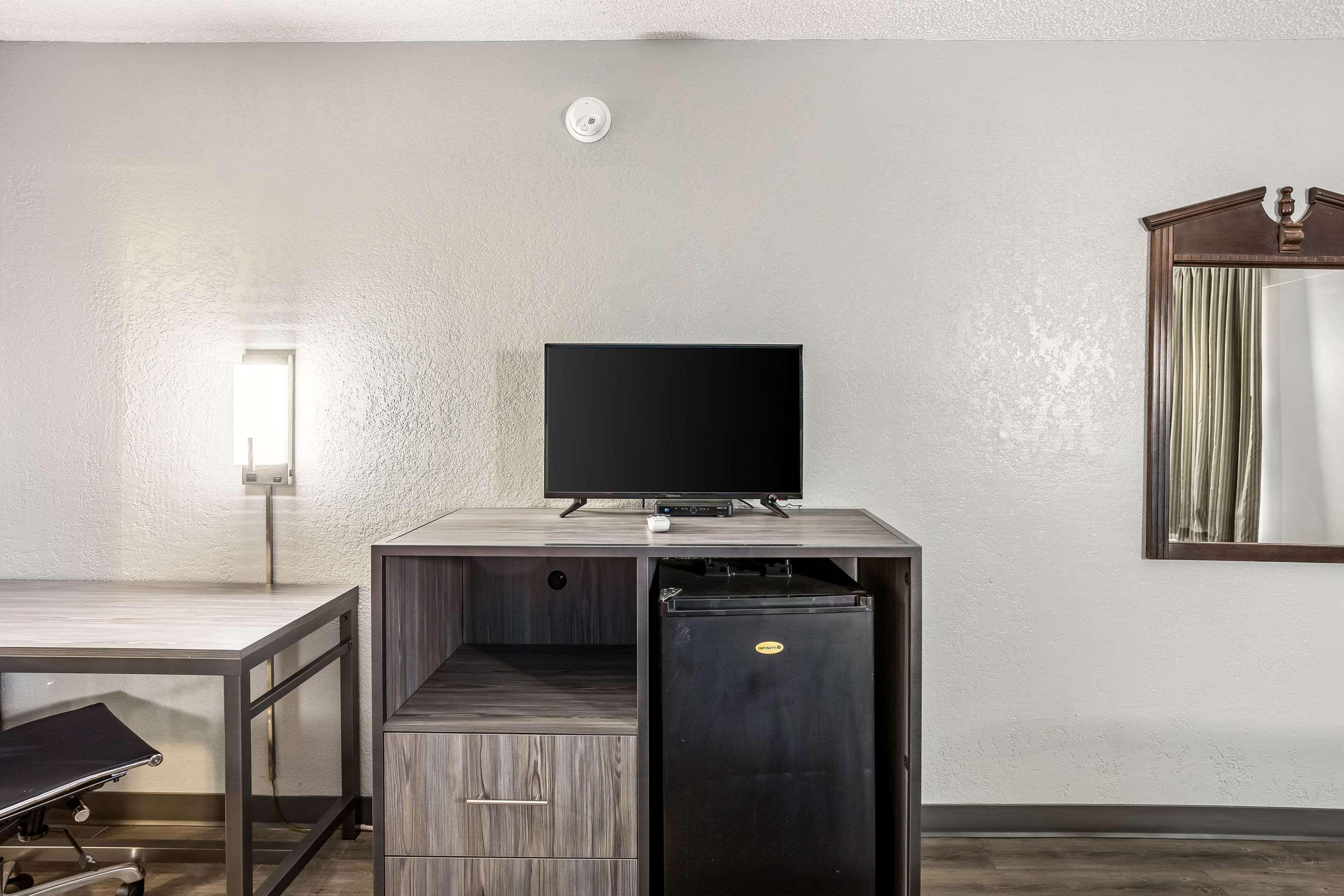 Econo Lodge Durant Bagian luar foto
