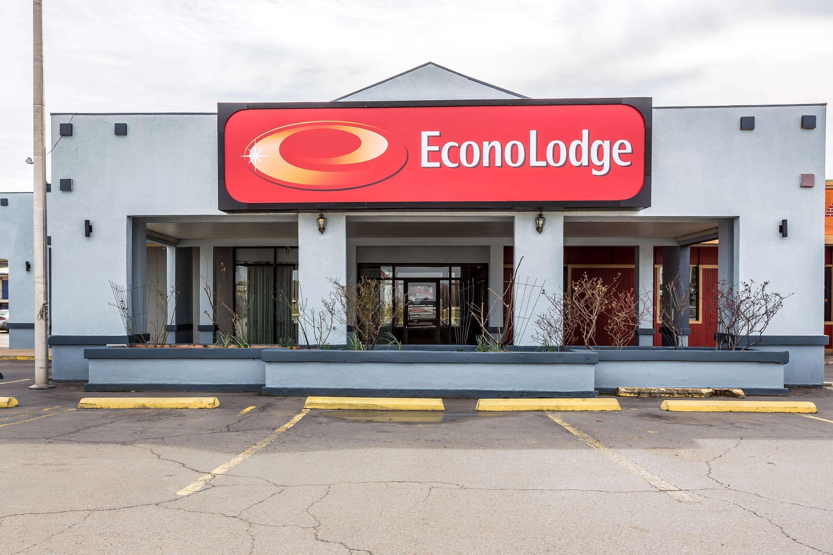 Econo Lodge Durant Bagian luar foto