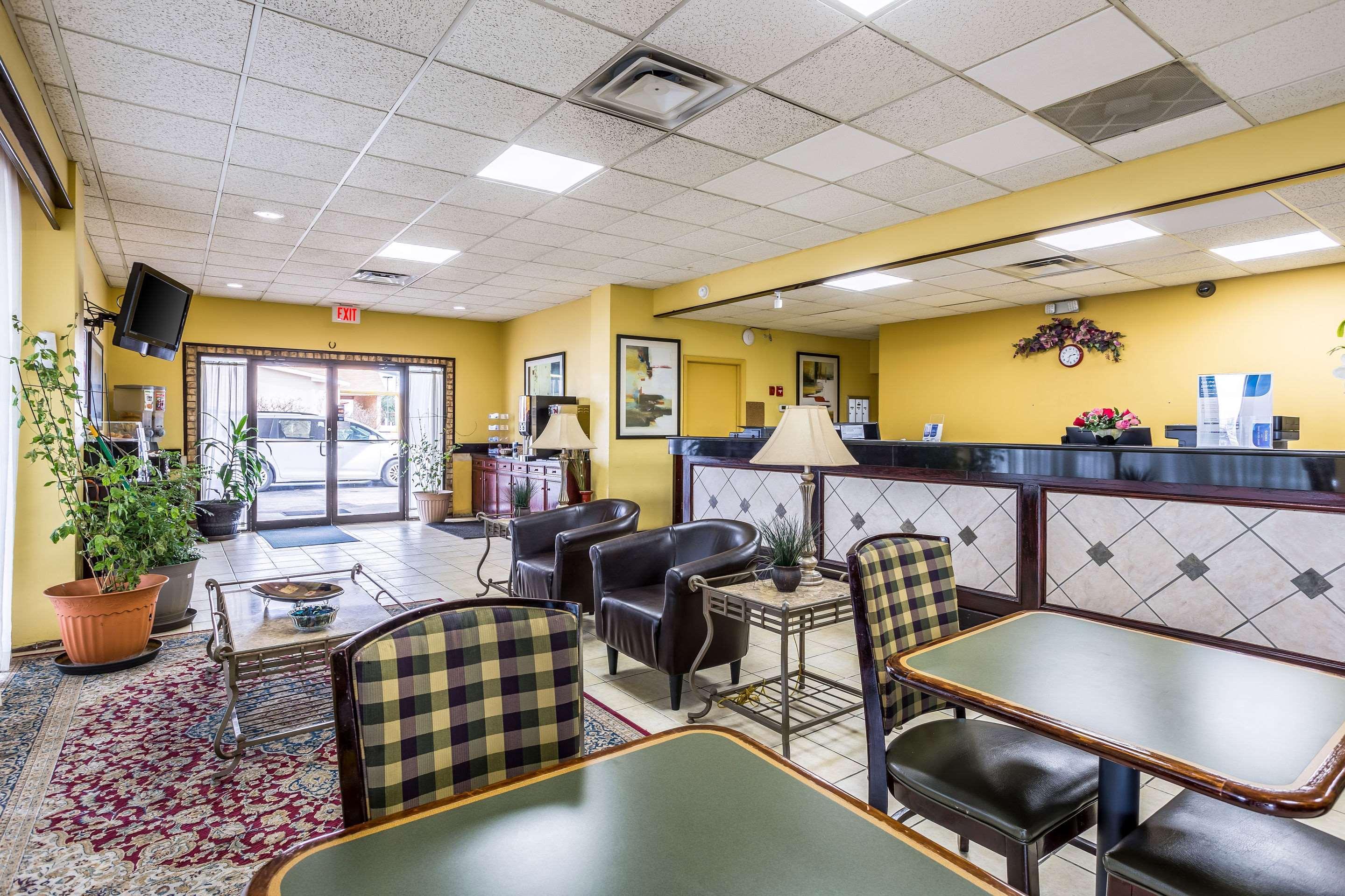 Econo Lodge Durant Bagian luar foto