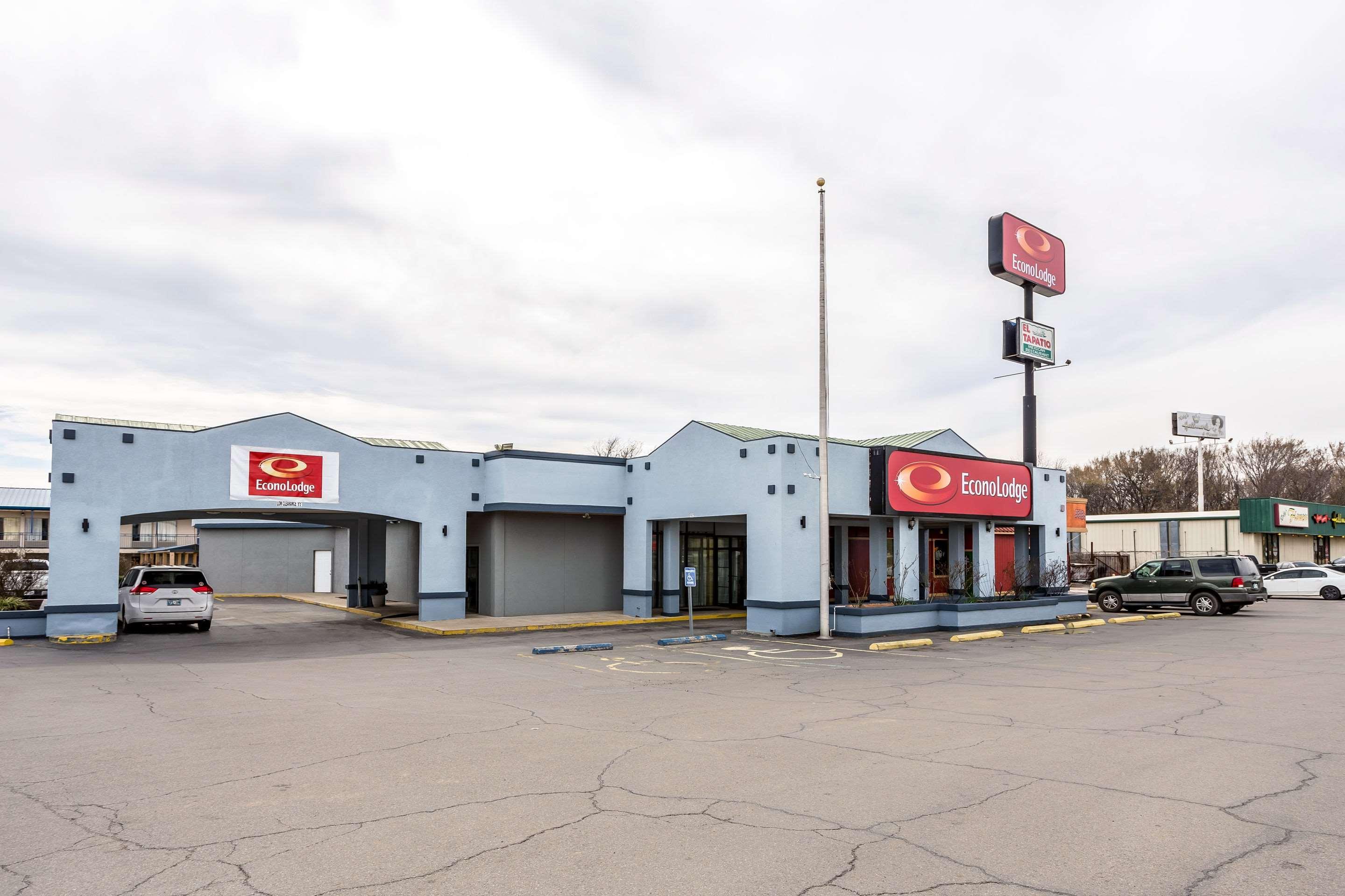 Econo Lodge Durant Bagian luar foto