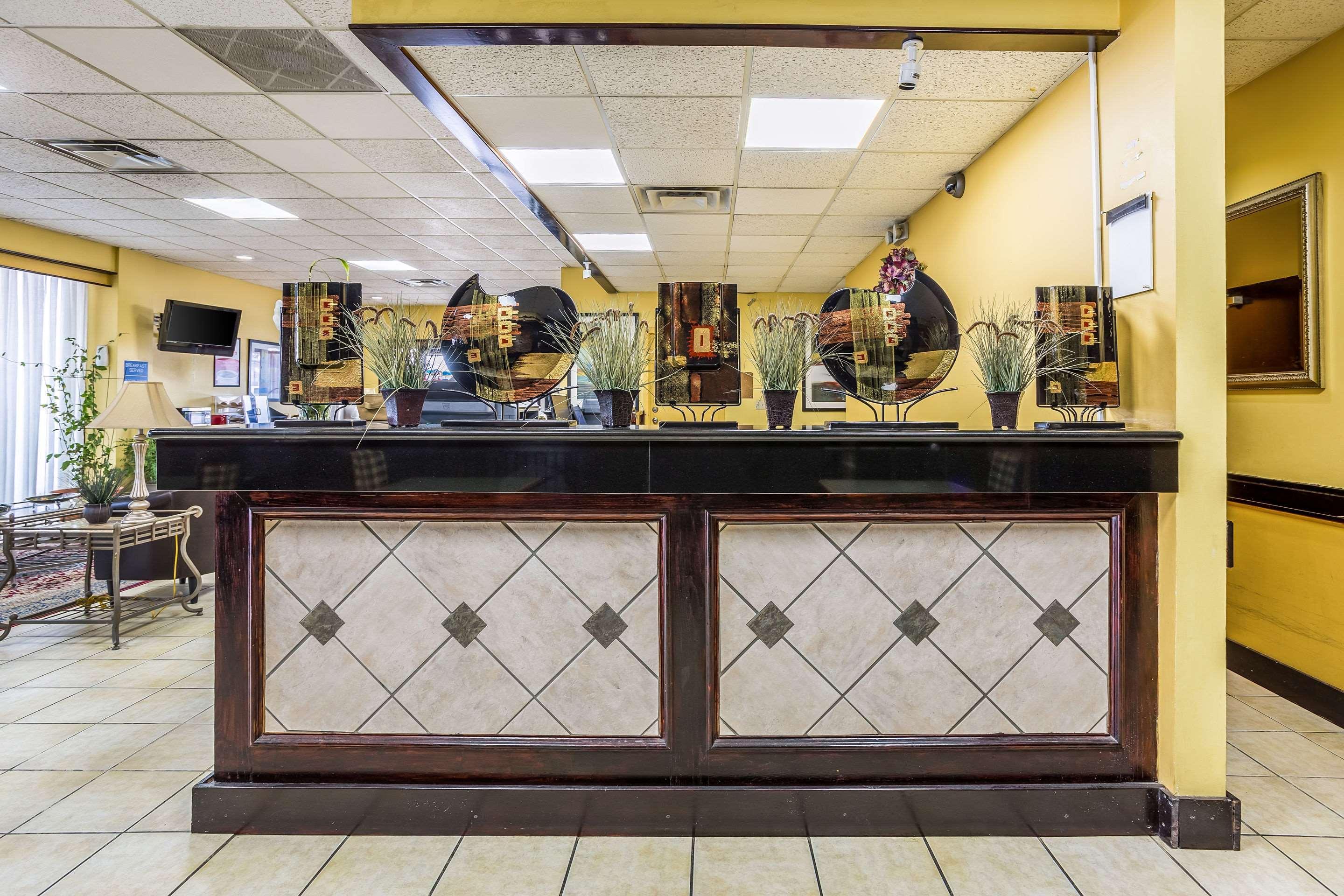 Econo Lodge Durant Bagian luar foto