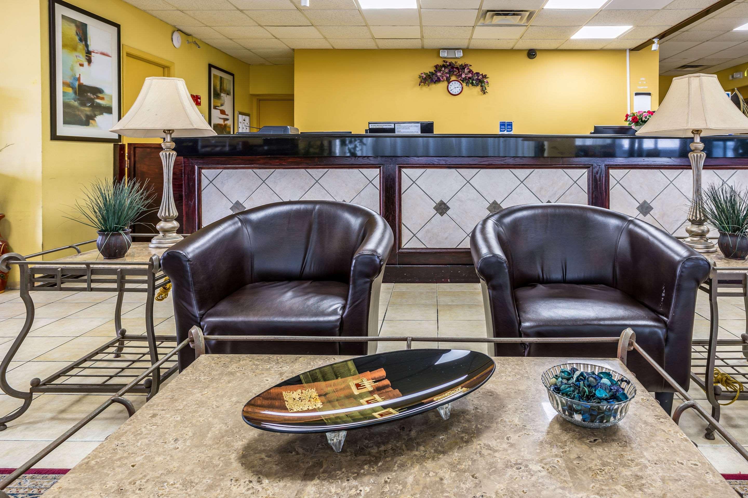 Econo Lodge Durant Bagian luar foto