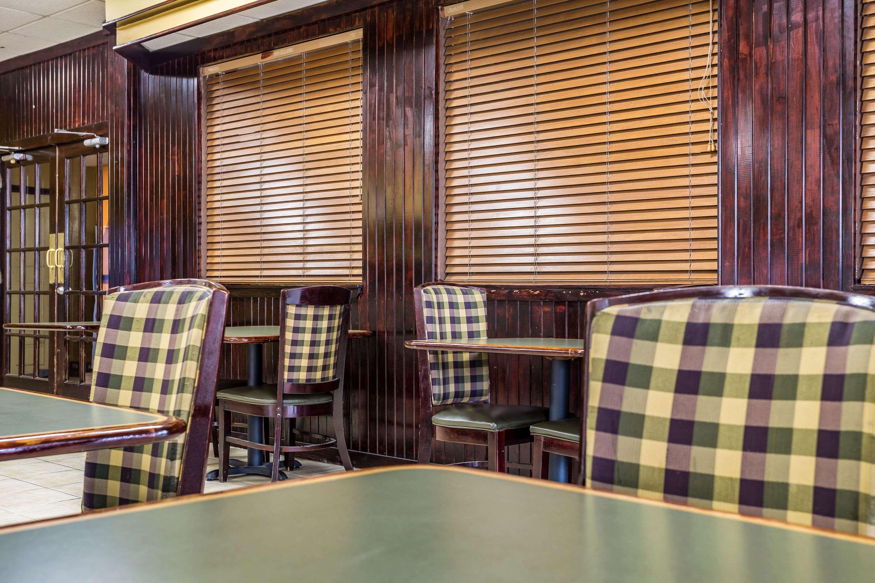 Econo Lodge Durant Bagian luar foto