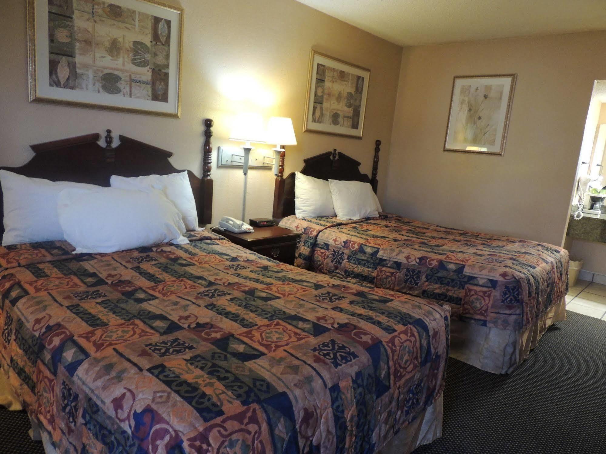 Econo Lodge Durant Bagian luar foto